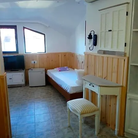 Rony Hotell